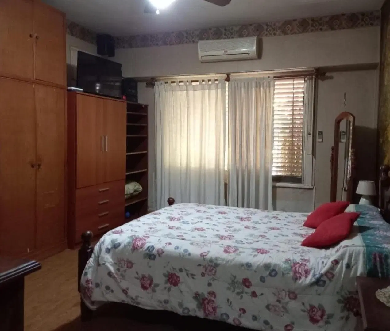 Casa en venta - 3 Dormitorios 2 Baños - 225Mts2 - Ituzaingó 5