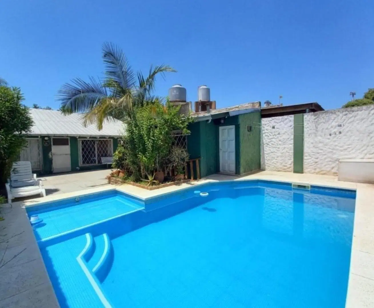 Casa en venta - 3 Dormitorios 2 Baños - 225Mts2 - Ituzaingó 3