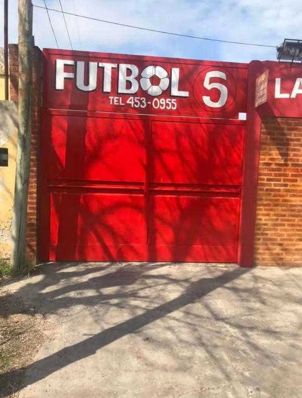 Local en venta - Canchas de fútbol - Salón - Baños - Cocina - 2.017mts2 - La Plata