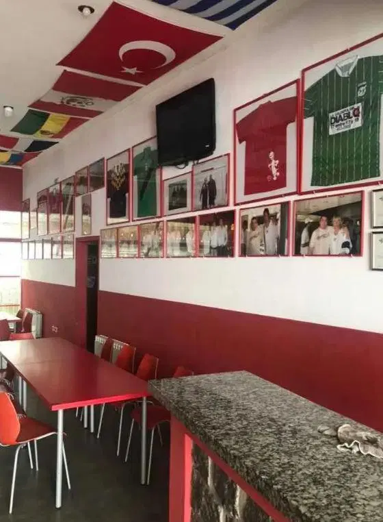 Local en venta - Canchas de fútbol - Salón - Baños - Cocina - 2.017mts2 - La Plata 3