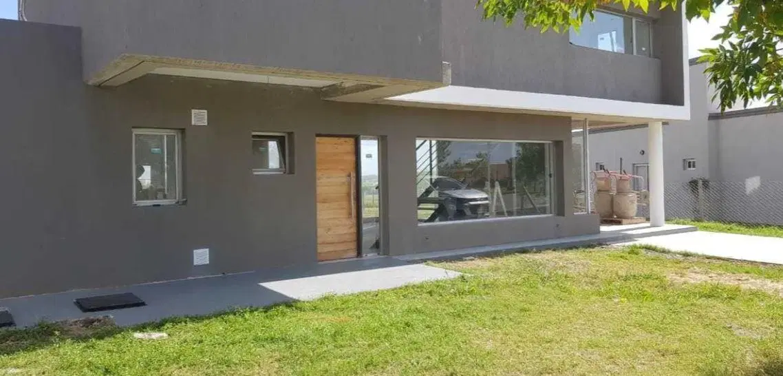 Casa en venta - 3 dormitorios 3 baños - Cochera - 1.166mts2 - San Sebastián, Escobar 1