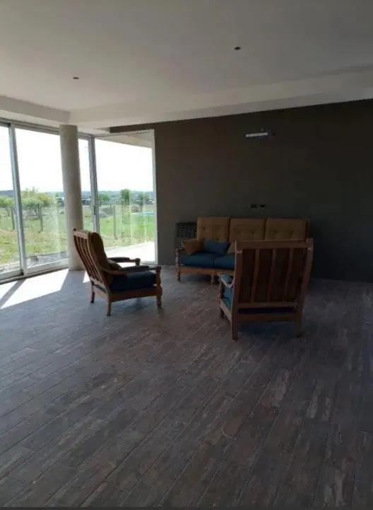 Casa en venta - 3 dormitorios 3 baños - Cochera - 1.166mts2 - San Sebastián, Escobar 4