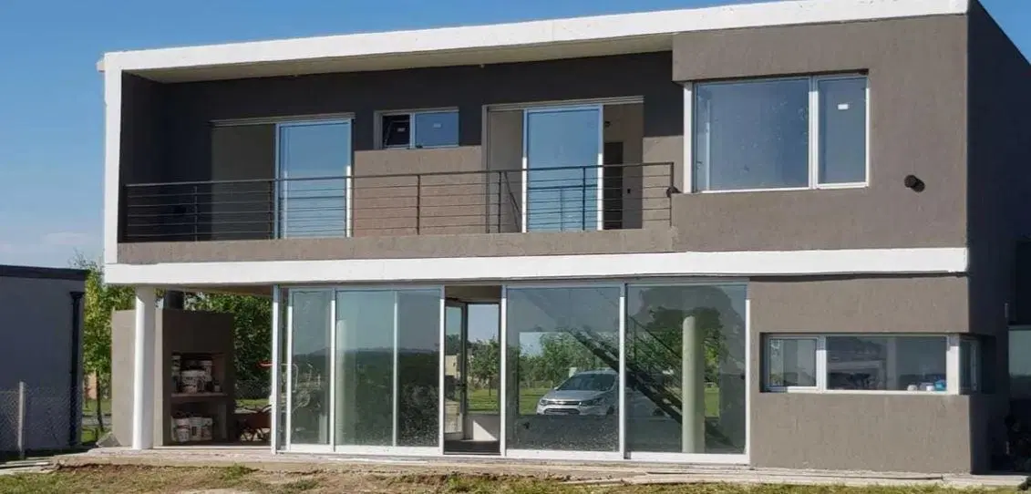 Casa en venta - 3 dormitorios 3 baños - Cochera - 1.166mts2 - San Sebastián, Escobar 2