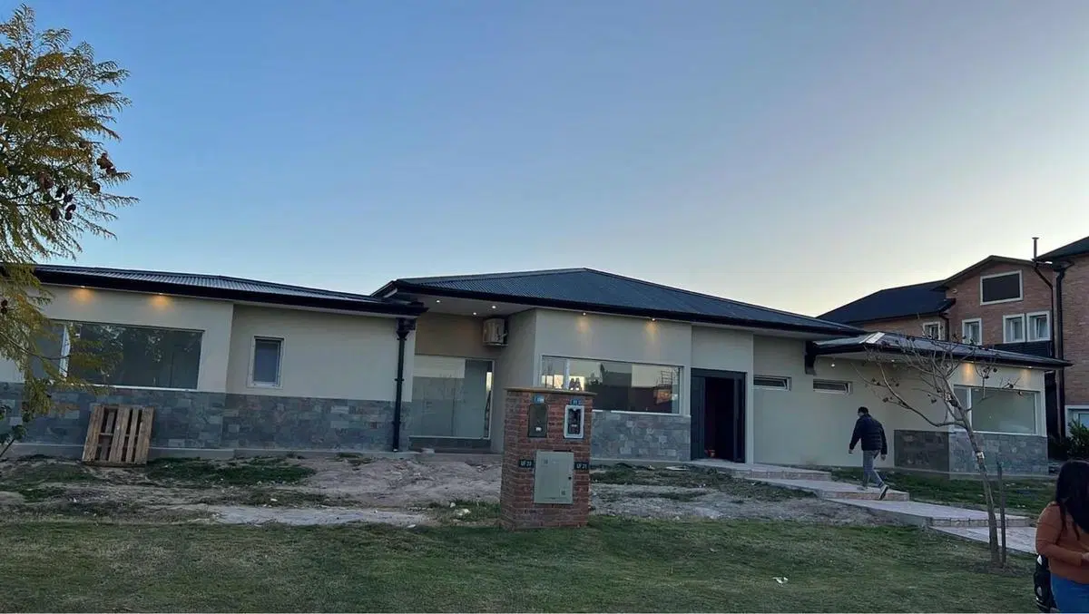 Casa en venta - 4 Dormitorios 2 Baños - Cochera - 1.800Mts2 - Ingeniero Maschwitz, Escobar 3