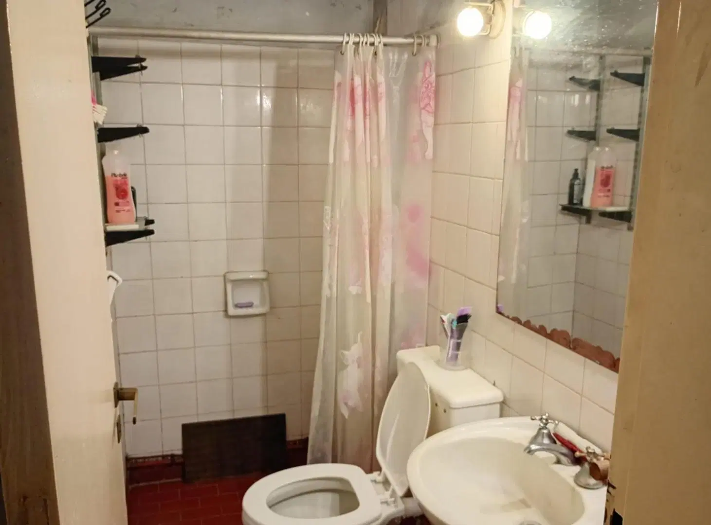 Casa en venta - 2 Dormitorios 1 Baño - Cochera - 220Mts2 - Don Orione 2