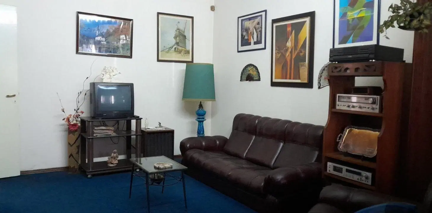 Casa en venta - 3 Dormitorios 2 Baños - 192Mts2 - Villa Lugano 5