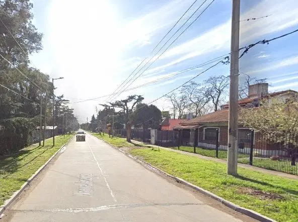 Casa en venta - 3 Dormitorios 1 Baño - Cochera - 405Mts2 - Burzaco 5