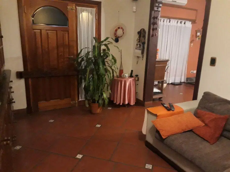 Casa en venta - 3 Dormitorios 1 Baño - Cochera - 405Mts2 - Burzaco 4