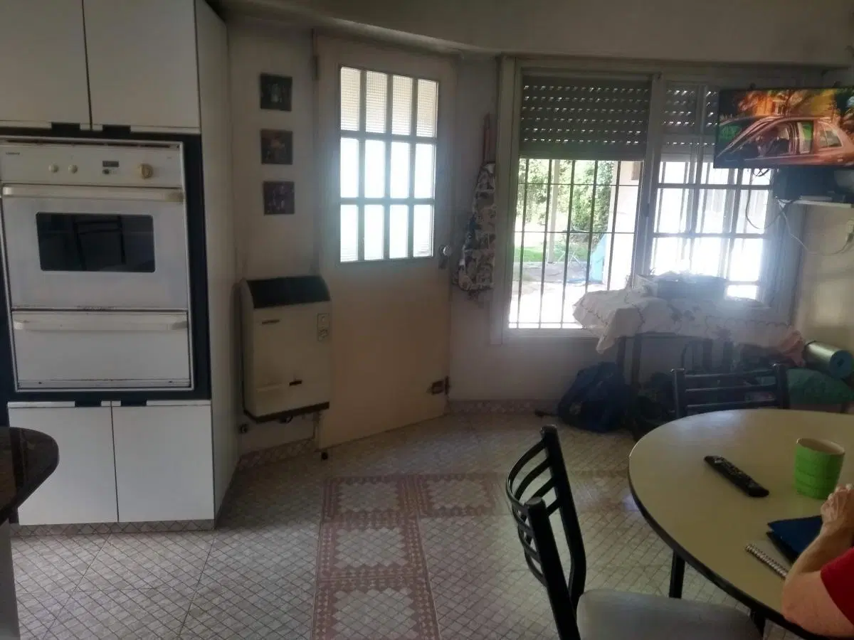 Casa en venta - 4 Dormitorios 4 Baños - Cocheras - 900Mts2 - Monte Grande 2