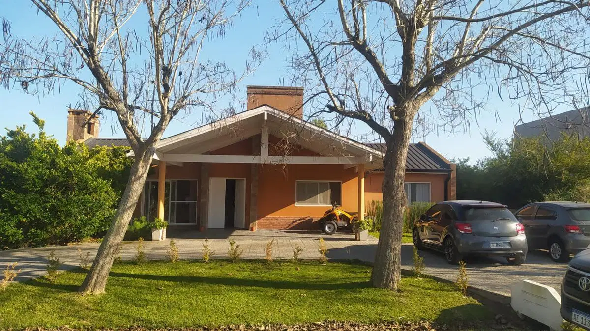 Casa en alquiler - 3 dormitorios 3 baños - 120mts2 - Haras del Sur - La Plata 1