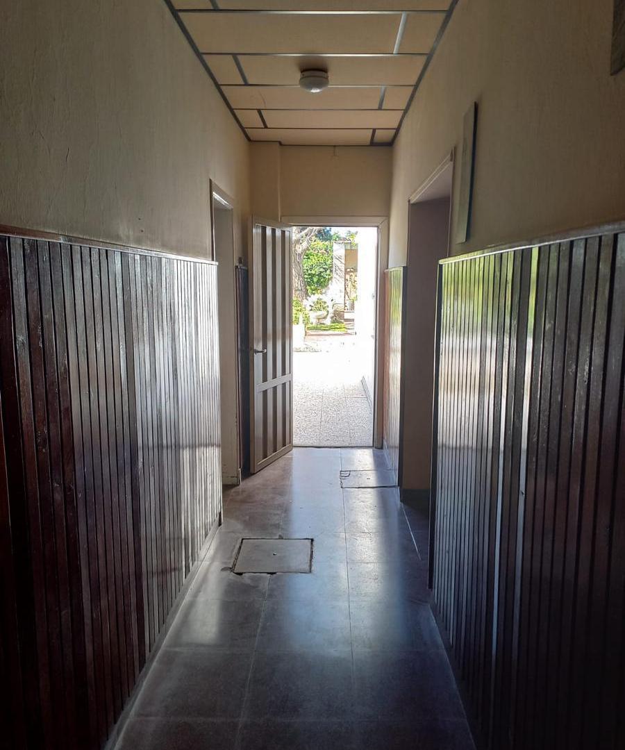 Foto de Casa en venta - 3 Dormitorios 2 Baños - Cochera - 289Mts2 - Florencio, imagen 2