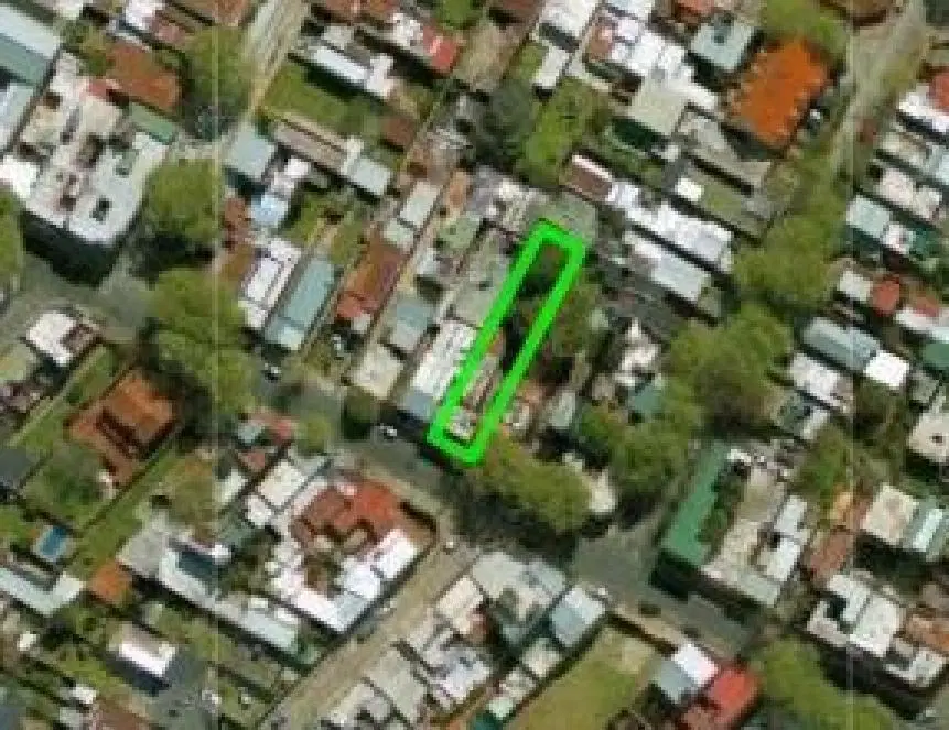 Casa en venta - 7 Dormitorios 3 Baños - Cochera - 322Mts2 - Bernal 1