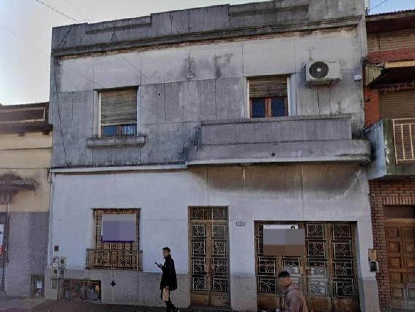 Casa en venta - 7 Dormitorios 3 Baños - Cochera - 322Mts2 - Bernal