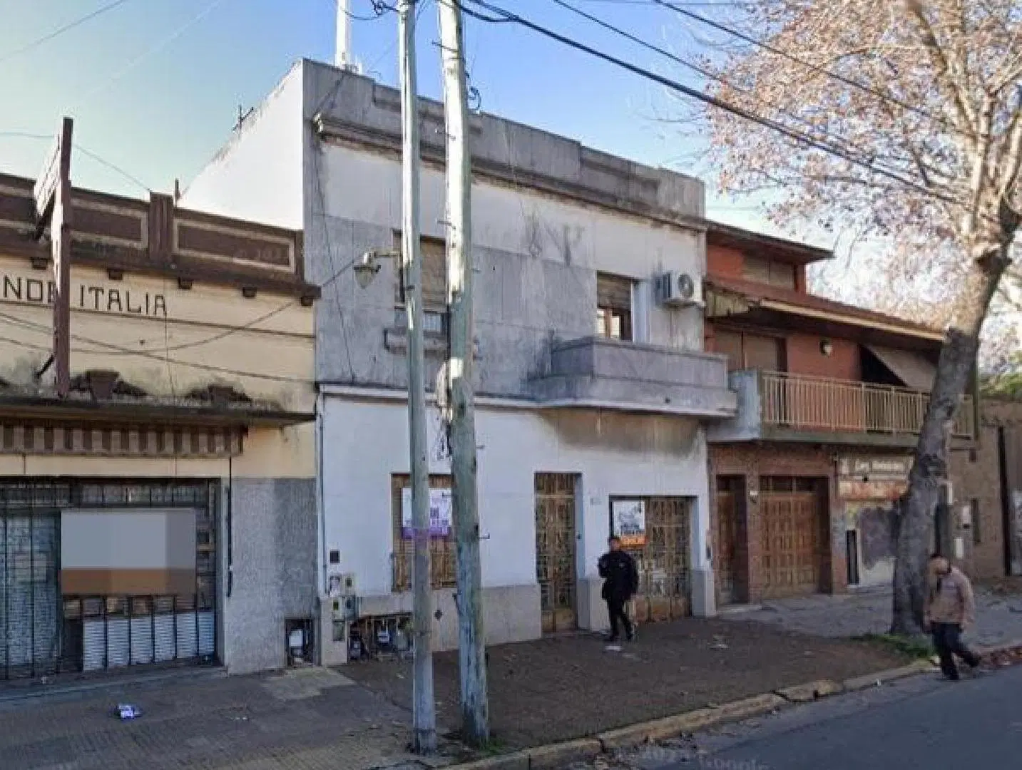 Casa en venta - 7 Dormitorios 3 Baños - Cochera - 322Mts2 - Bernal 5