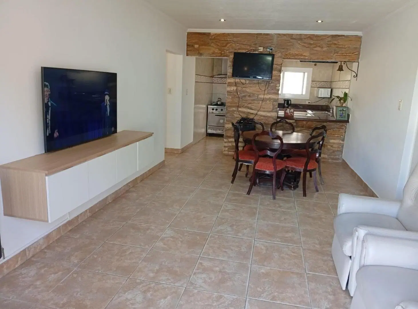 Casa en venta - 2 Dormitorios 1 Baño - Chivilcoy 5