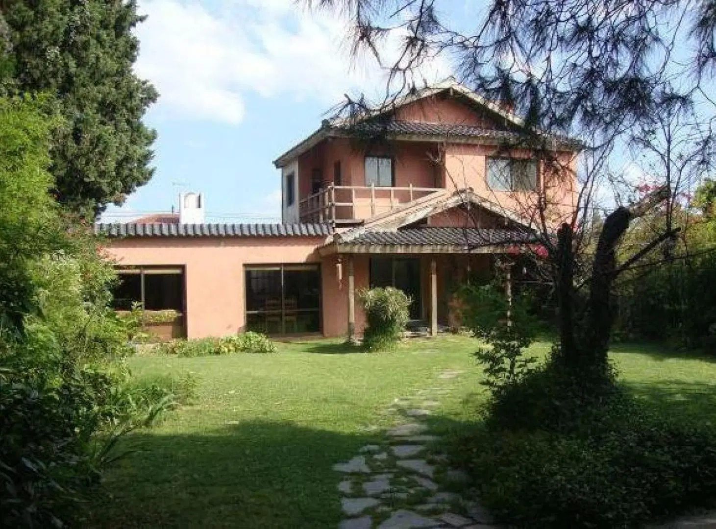 Casa en venta - 4 Dormitorios 2 Baños - Cocheras - 630Mts2 - Burzaco 3