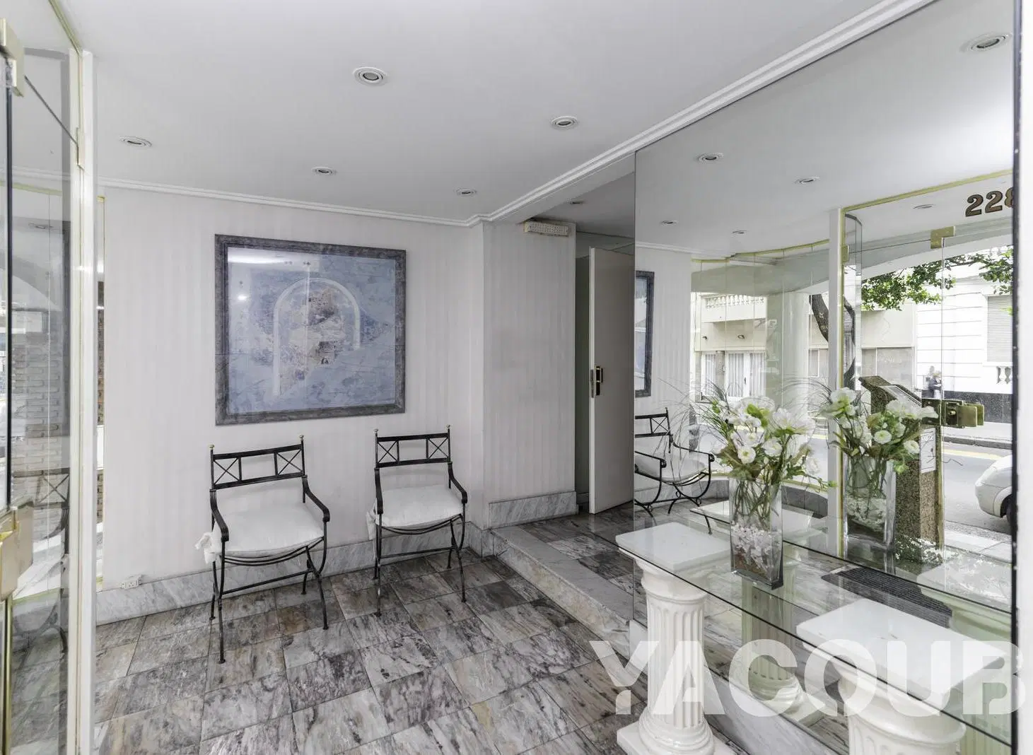 Departamento en venta - 4 Dormitorios 3 Baños - Cochera - 195Mts2 - Caballito 2