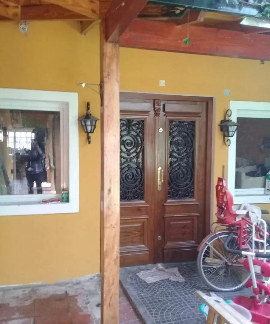 Casa en venta - 3 Dormitorios 2 Baños - Cocheras - 415Mts2 - Glew, Almirante Brown 1