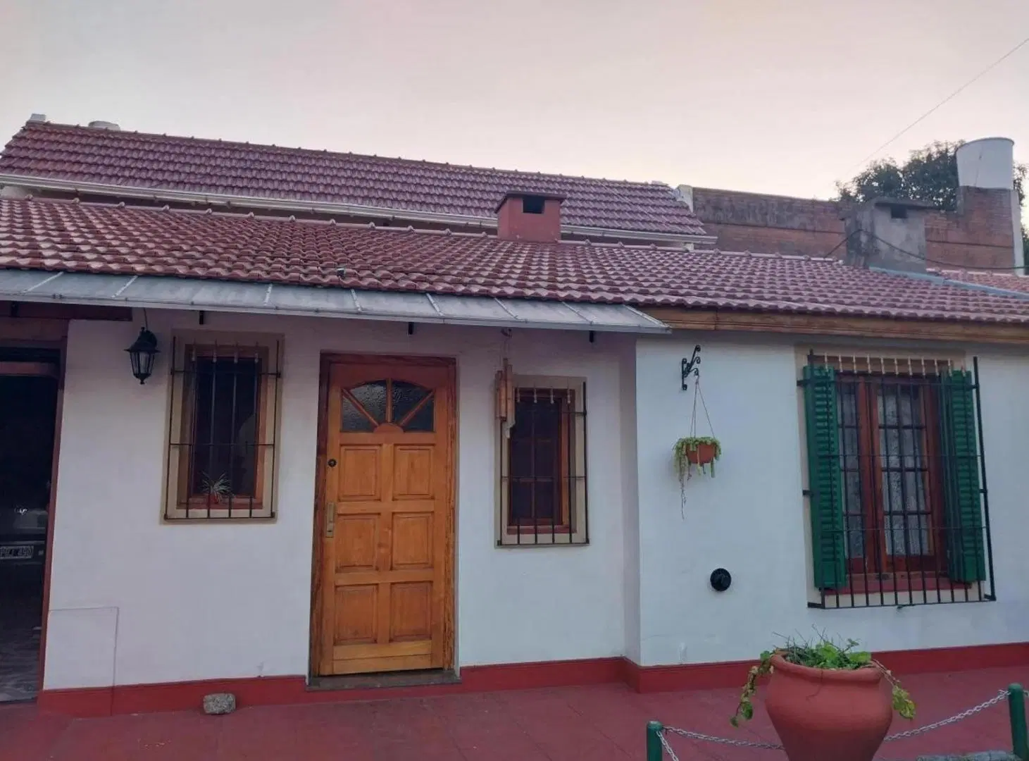 Casa en venta - 4 Dormitorios 2 Baños - Valentín Alsina 2