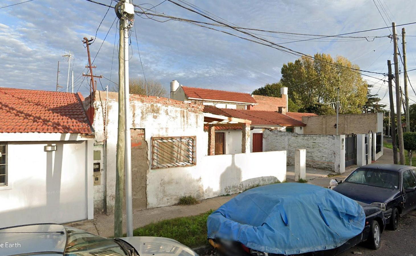 Casa en venta - 4 Dormitorios 2 Baños - Valentín Alsina