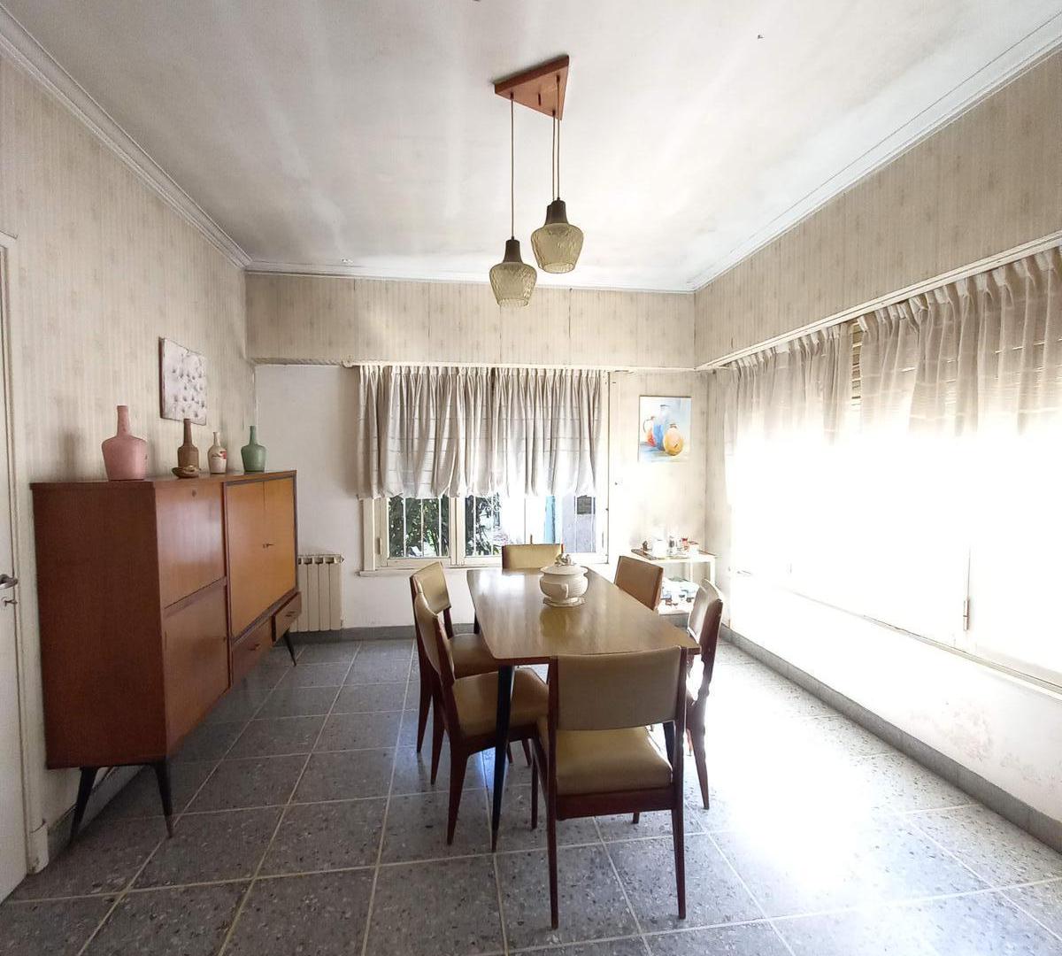 Casa en venta - 2 Dormitorios 1 Baño - Cochera - 450Mts2 - Mar del Plata