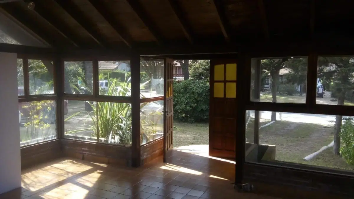 Casa en venta - 4 dormitorios 2 baños - 1 cochera - 197mts2 - Pinamar 2
