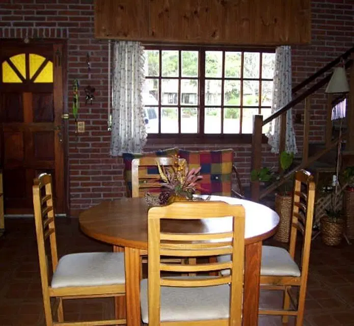 Casa en venta - 4 dormitorios 2 baños - 1 cochera - 197mts2 - Pinamar 3