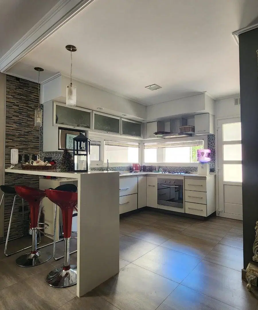 Casa en venta - 3 Dormitorios 2 Baños - 250Mts2 - Monte Hermoso 5