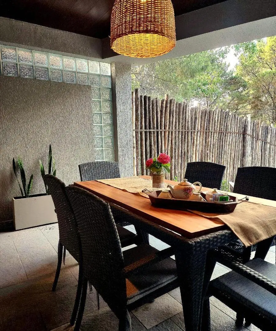 Casa en venta - 3 Dormitorios 2 Baños - 250Mts2 - Monte Hermoso 4