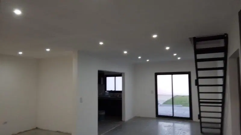 Casa en venta - 3 dormitorios 1 baño - 200mts2 - Florencio Varela 5