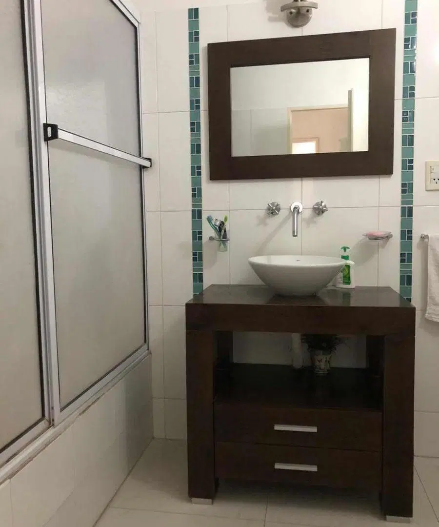Casa en venta - 5 Dormitorios 3 Baños - Cochera - 623Mts2 - Ituzaingó 5