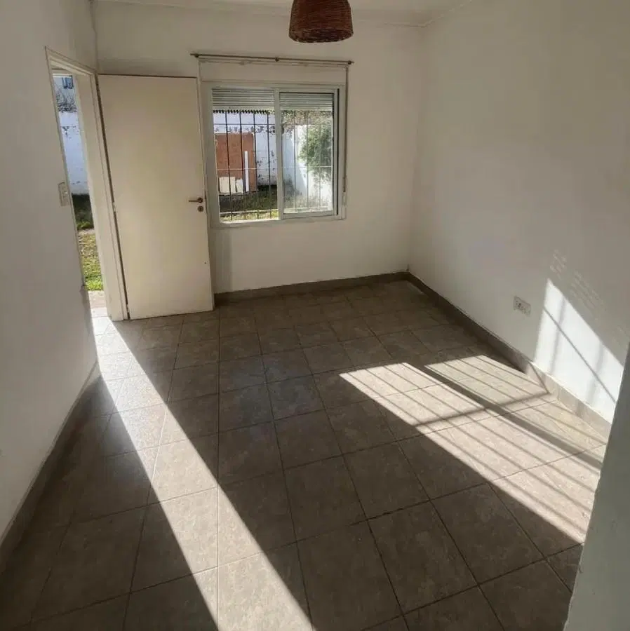 Casa en venta - 2 Dormitorios 1 Baño - Tandil 8