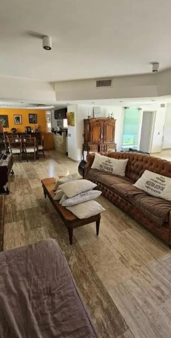 Casa en venta - 5 Dormitorios 5 Baños - Cochera - 420Mts2 - Esteban Echeverría 2