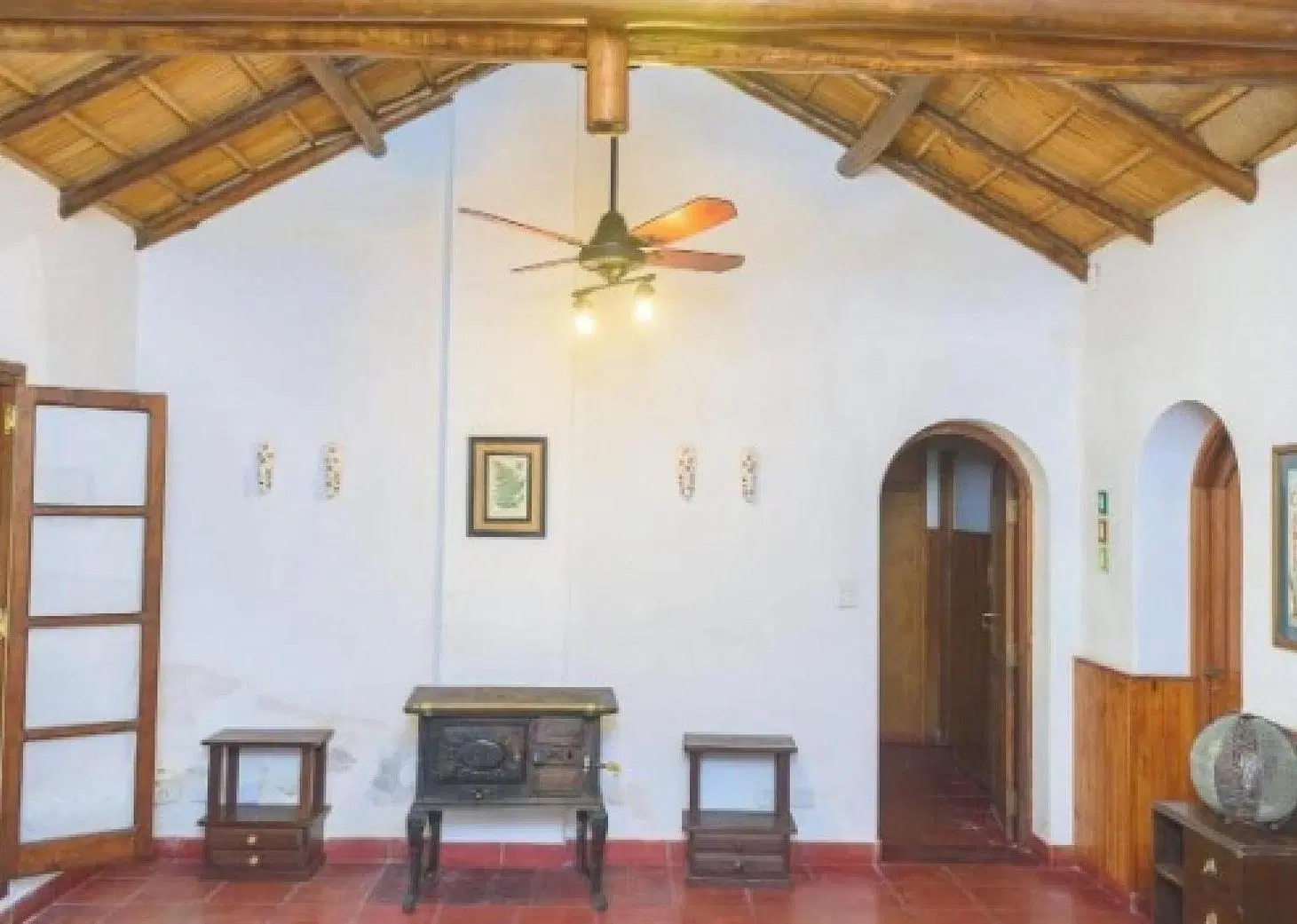 Casa en venta - 5 Dormitorios 5 Baños - Nogoyá 4