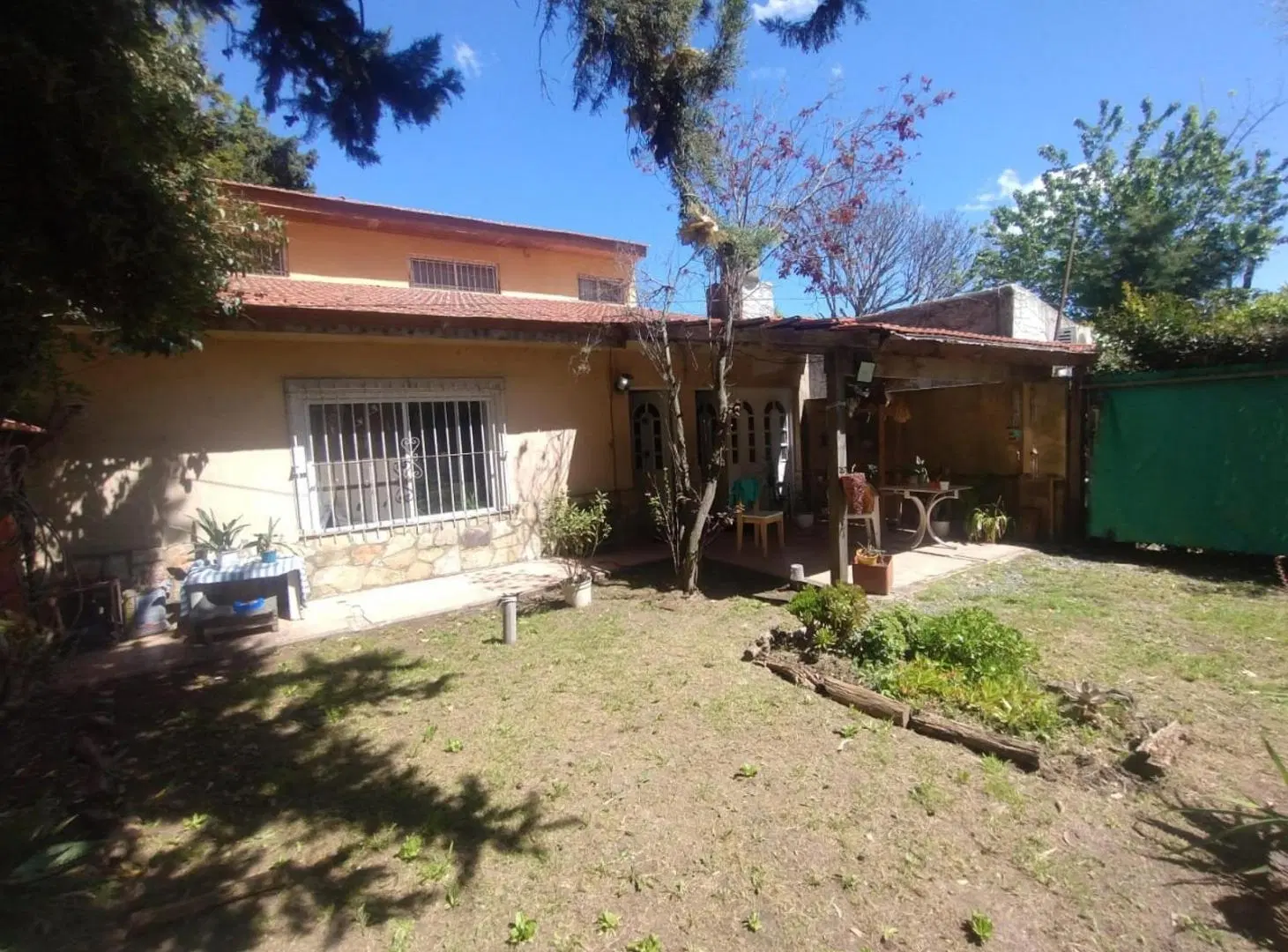 Casa en venta - 2 Dormitorios 2 Baños - City Bell 2