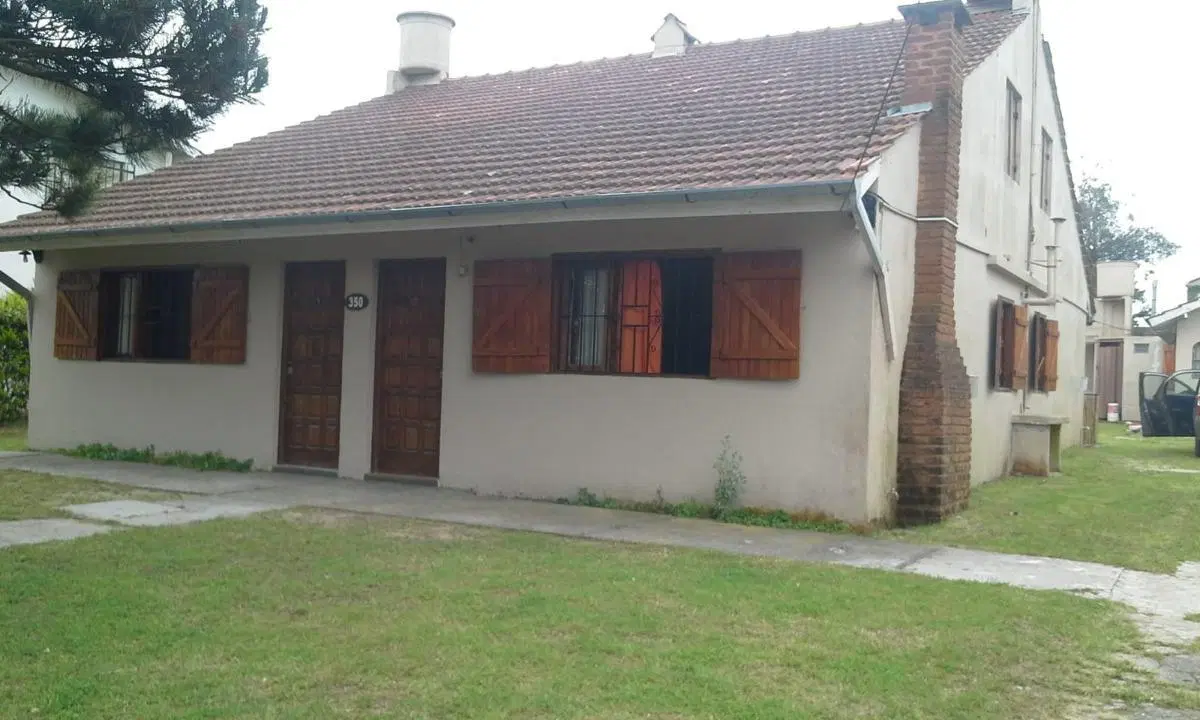 Edificio Comercial en venta - 7 Dormitorios 5 Baños - Cochera - Villa Gesell 3
