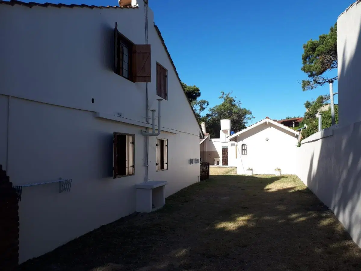 Edificio Comercial en venta - 7 Dormitorios 5 Baños - Cochera - Villa Gesell 4