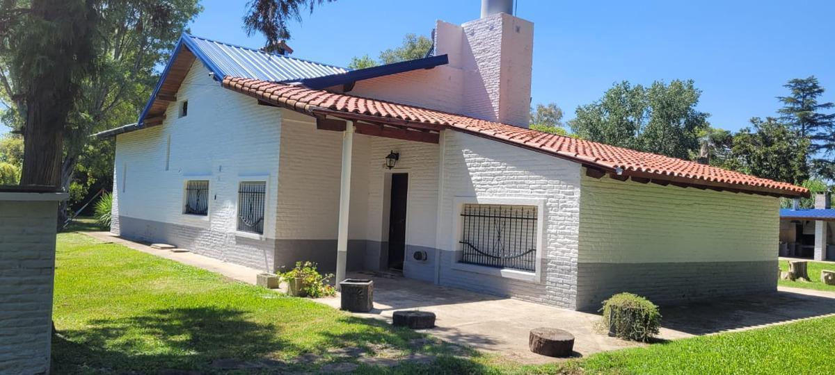 Casa en venta - 4 Dormitorios 3 Baños - Cocheras - 2.700Mts2 - Virrey del Pino, La Matanza