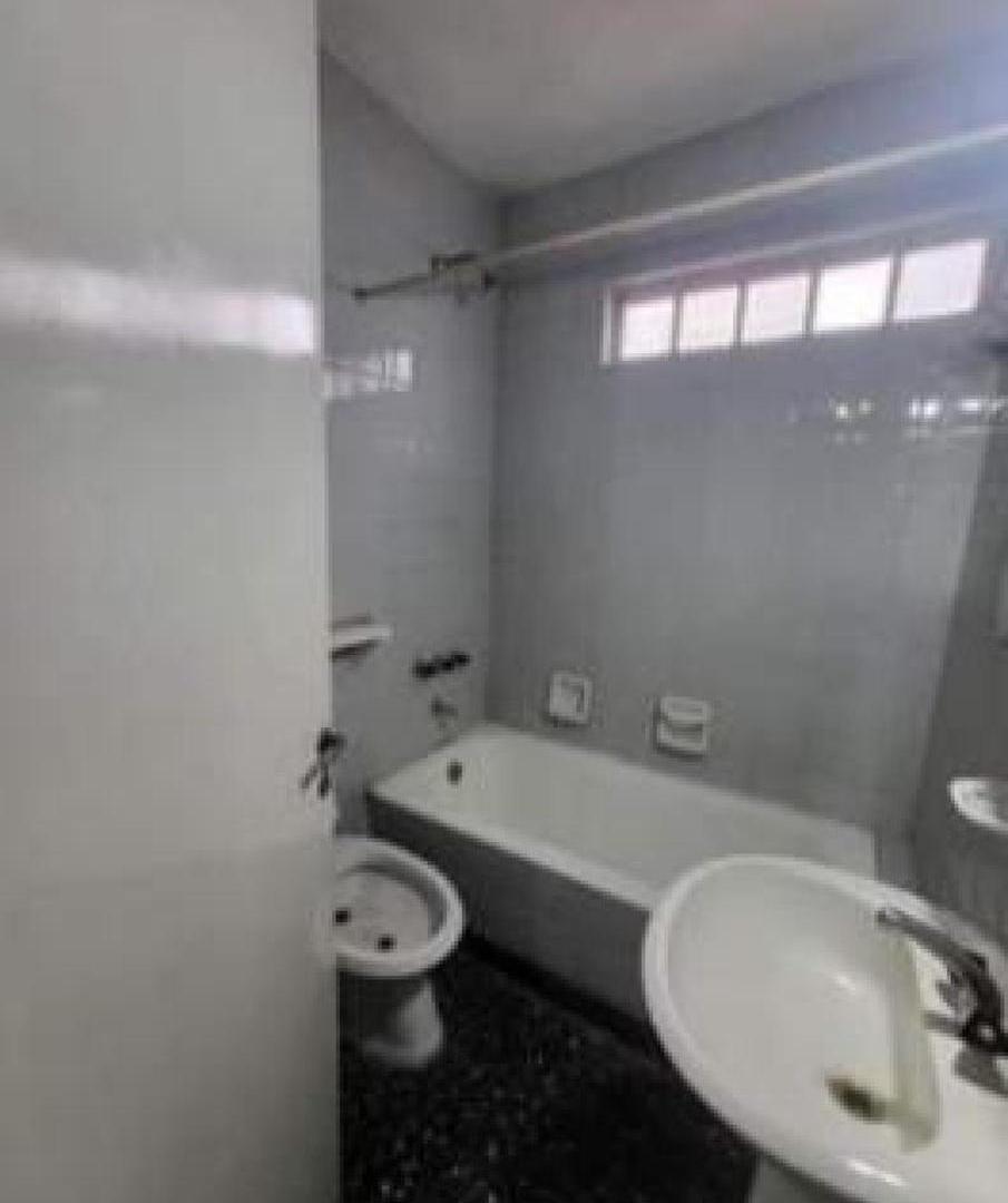 Foto de Departamento en venta - 1 Dormitorio 1 Baño - 45Mts2 - Lanús, imagen 3
