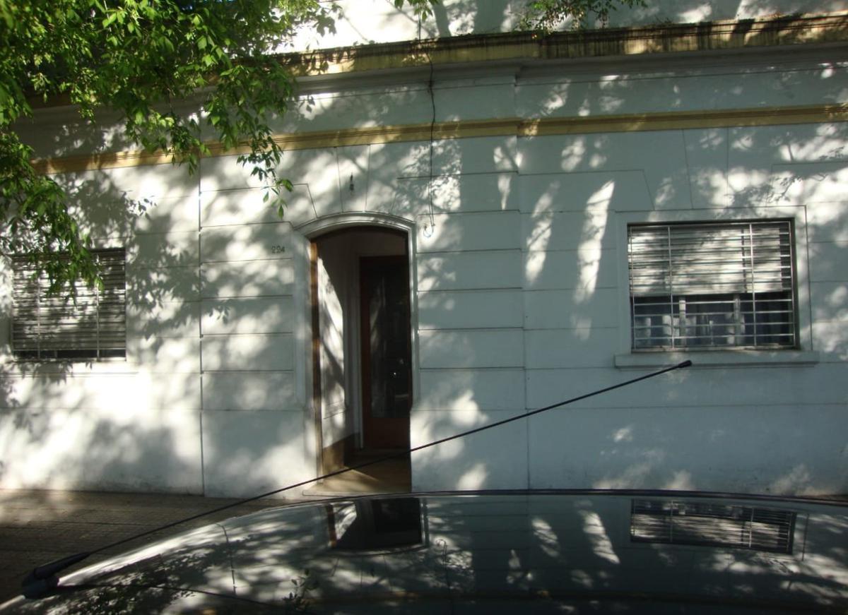PH en venta - 2 Dormitorios - 1 Baño - 120Mts2 - La Plata