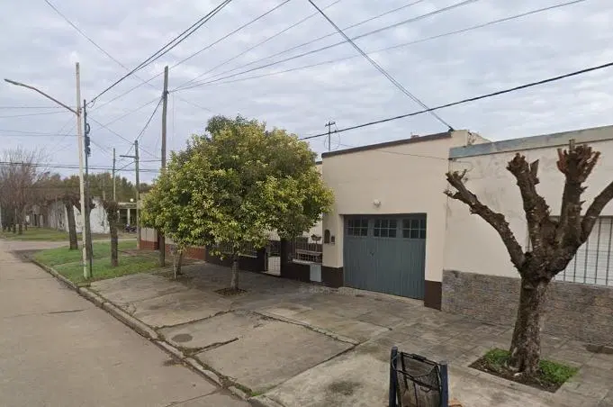 Casa en venta - 2 Dormitorios 1 Baño - Cochera - 335Mts2 - Bragado 3