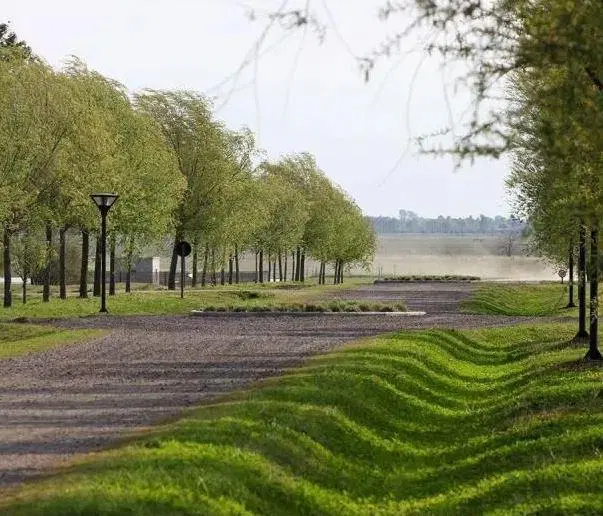 Terreno en venta - 1.500mts2 - Club de Campo El Mirador, Coronel Brandsen 2