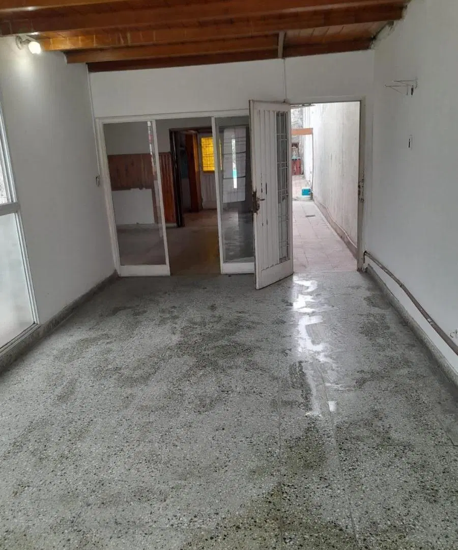 Casa en venta - 3 Dormitorios 2 Baños - Cochera - 170Mts2 - Remedios de Escalada, Lanús 4