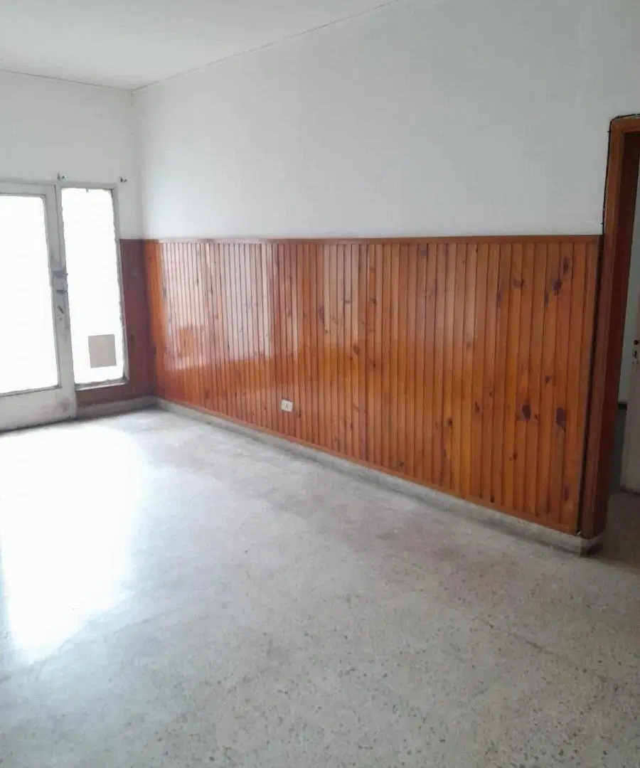 Casa en venta - 3 Dormitorios 2 Baños - Cochera - 170Mts2 - Remedios de Escalada, Lanús 5