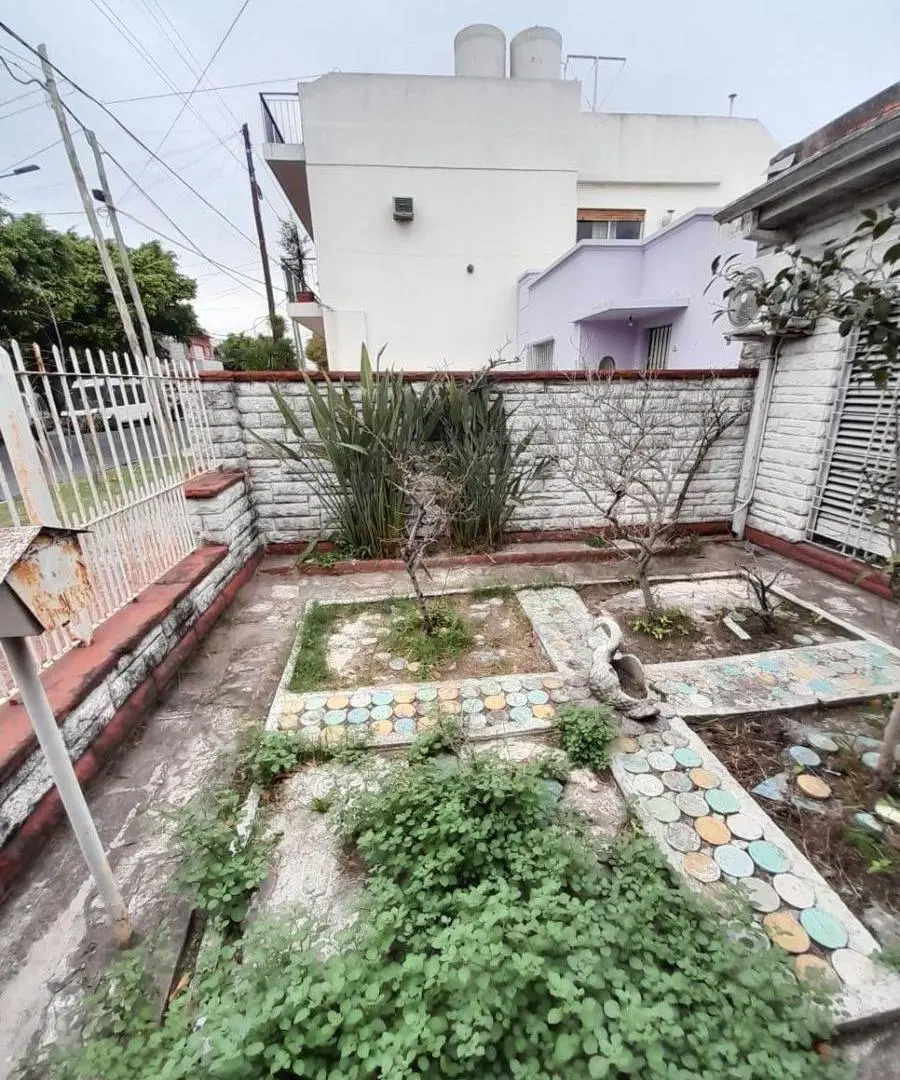Casa en venta - 3 Dormitorios 2 Baños - Cochera - 170Mts2 - Remedios de Escalada, Lanús 3