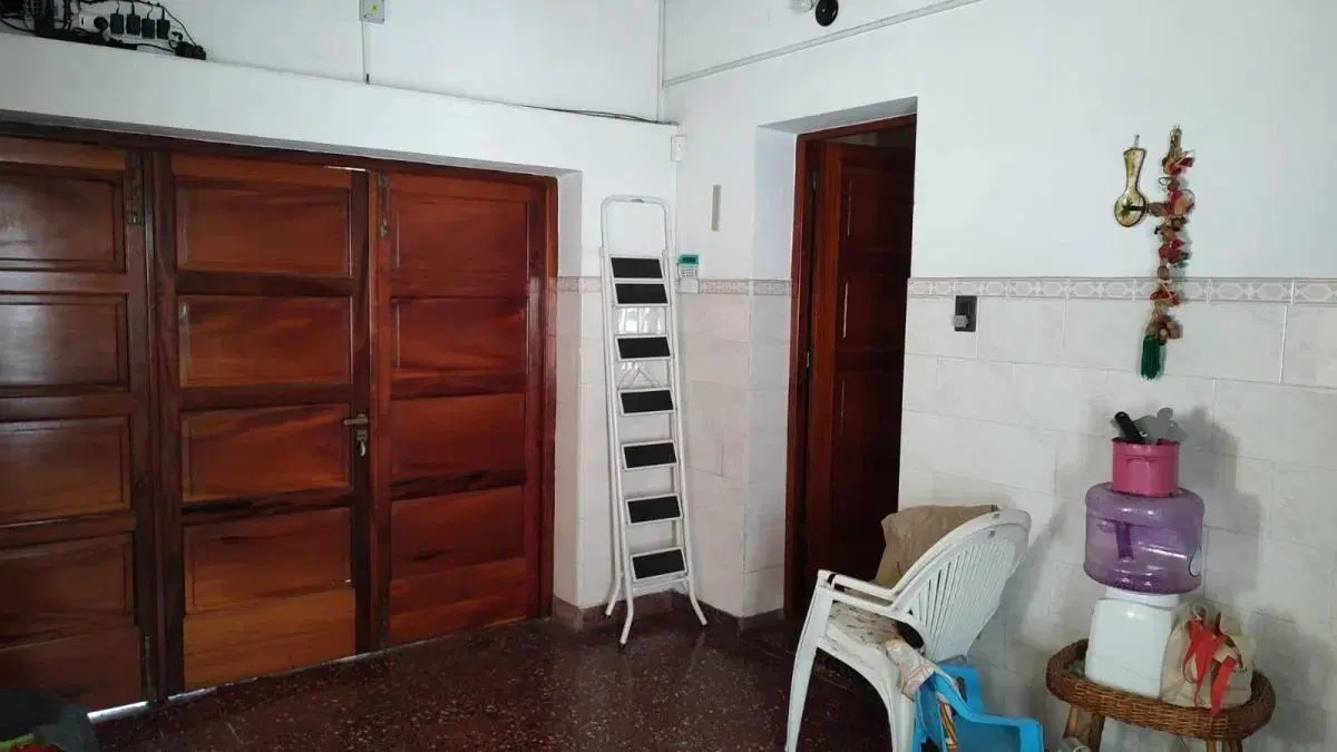 Casa en venta - 4 Dormitorios 3 Baños - Cocheras - 350Mts2 - Quilmes Oeste 2