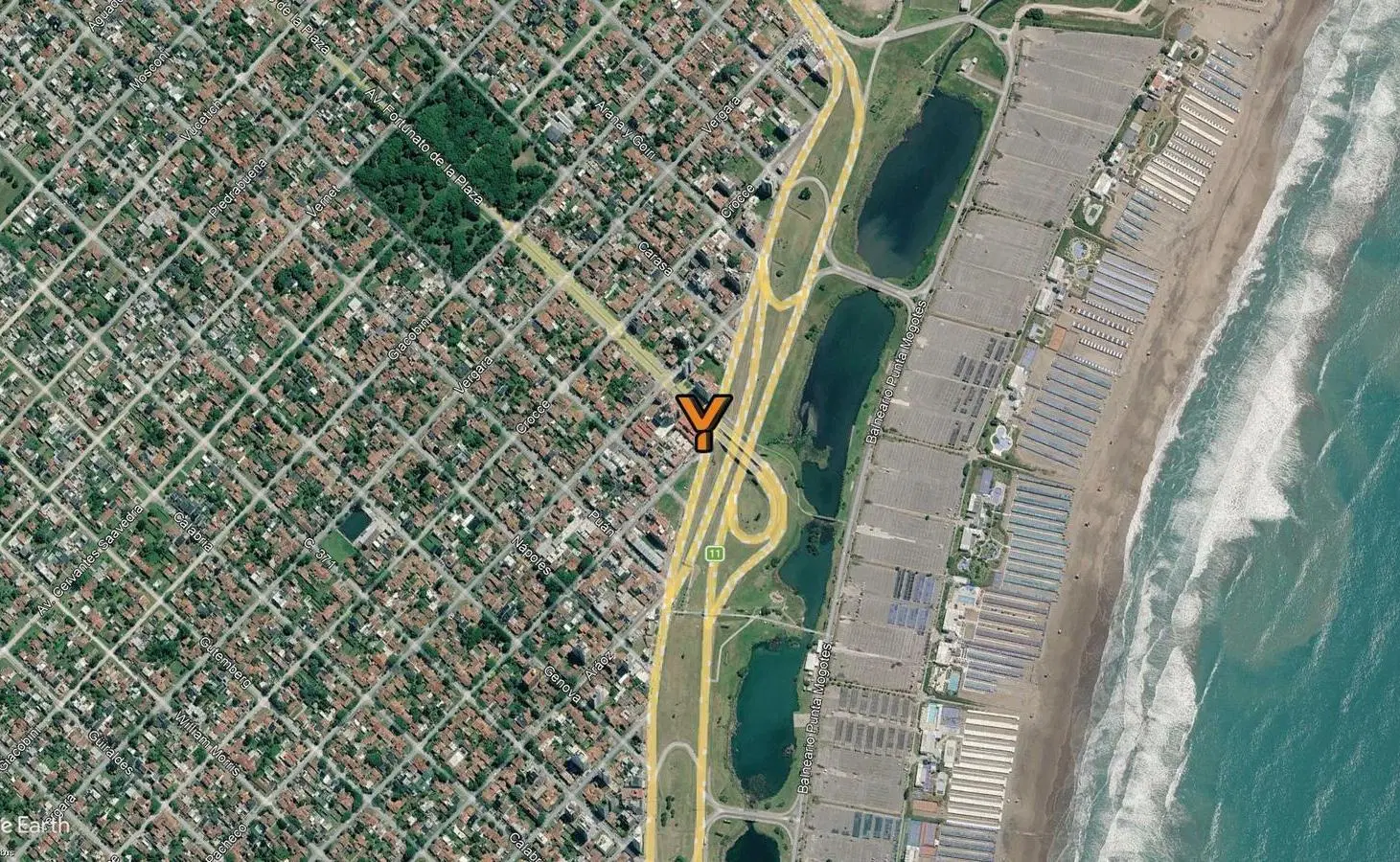 Casa en venta - 4 Dormitorios 2 Baños - Cochera - 371Mts2 - Punta Mogotes 5