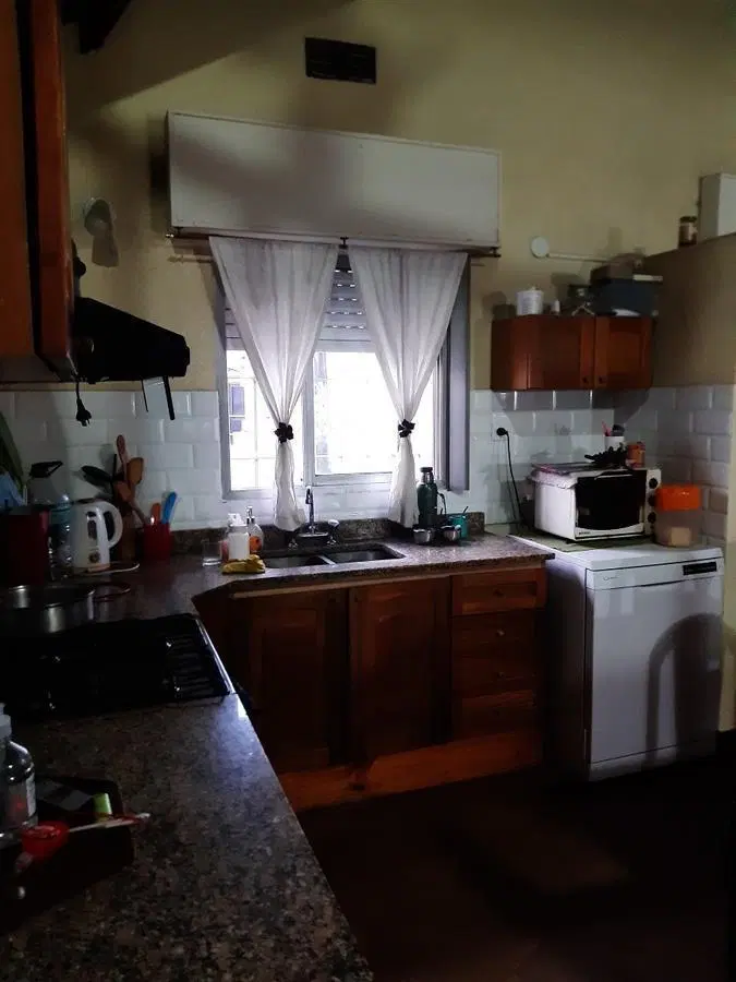 Casa en venta - 3 dormitorios 2 baños - jardin y patio - 182mts2 - Monte Grande 3