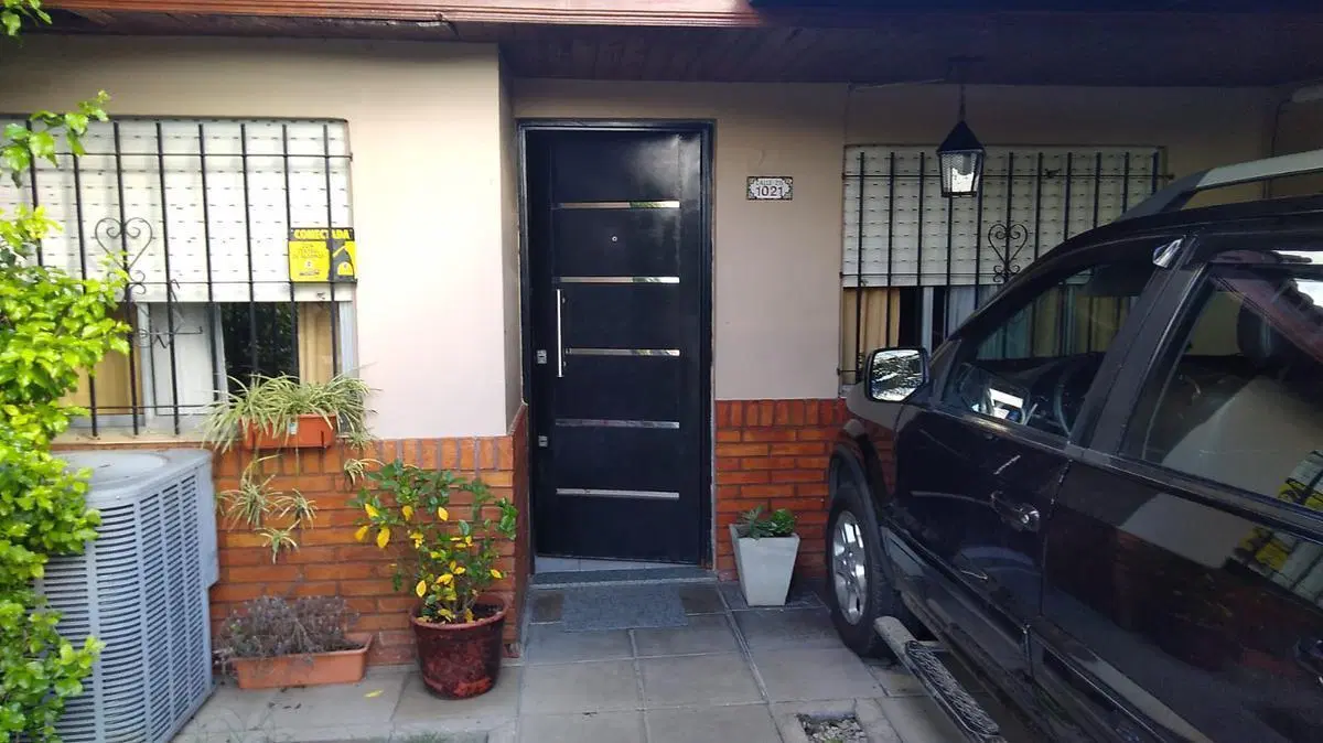 Casa en venta - 1 dormitorio 1 baño - 70mts2 - Sourigues. 1