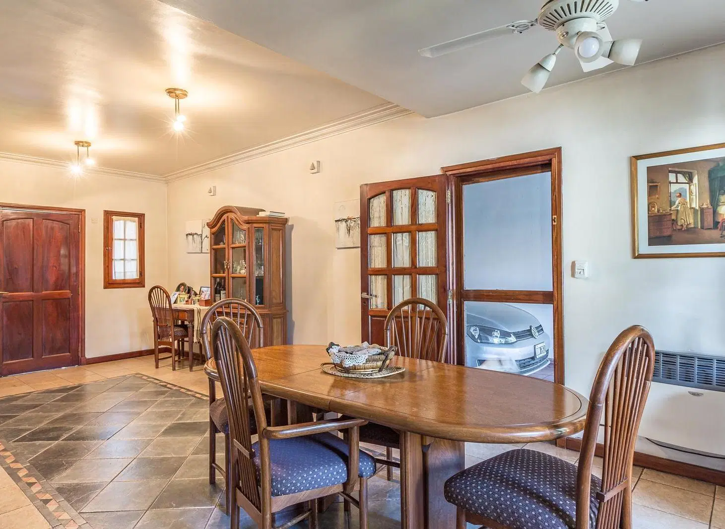 Casa en venta - 3 Dormitorios 2 Baños - Cochera - 280Mts2 - Ituzaingó 5